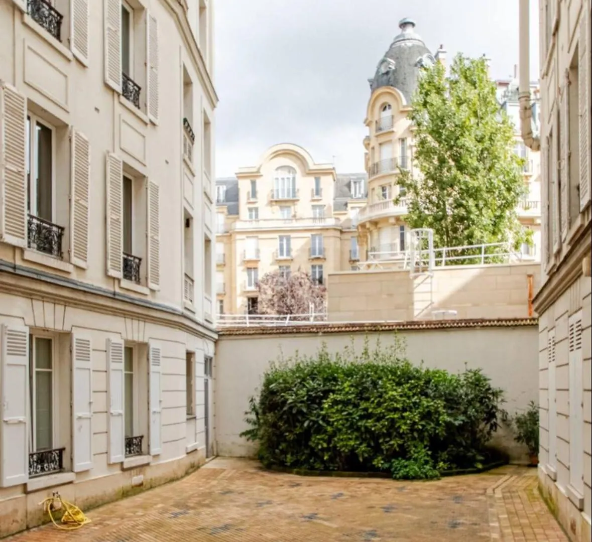 Very Chic Next To Trocadero And Eiffel Tower *
