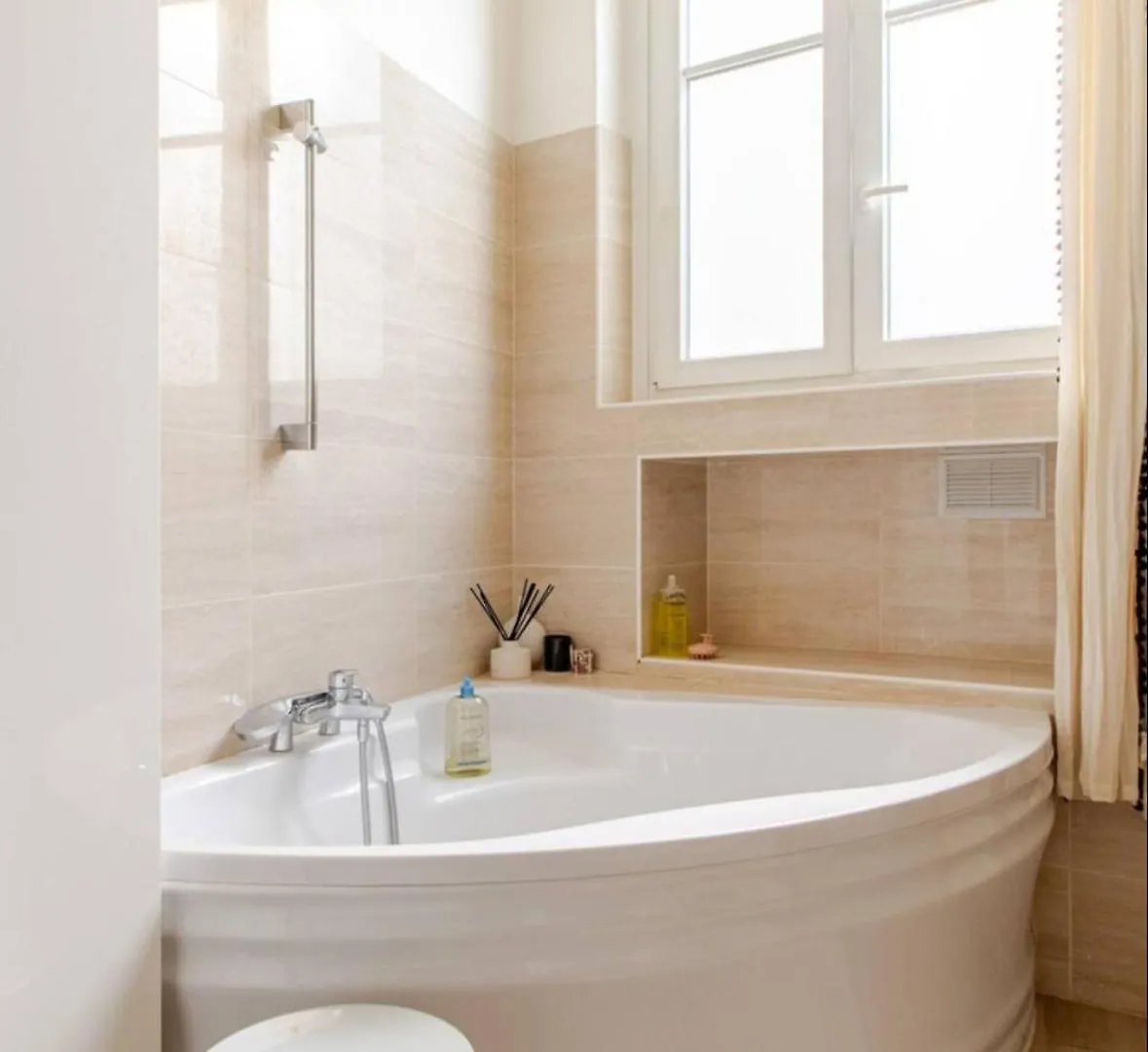 Very Chic Next To Trocadero And Eiffel Tower *